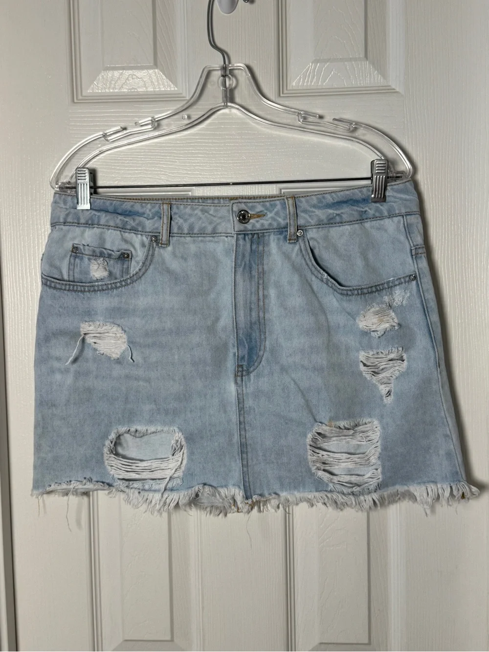 Forever 21 Light Wash Distressed Denim Mini Skirt Raw Hem Frayed Sz 31/large
